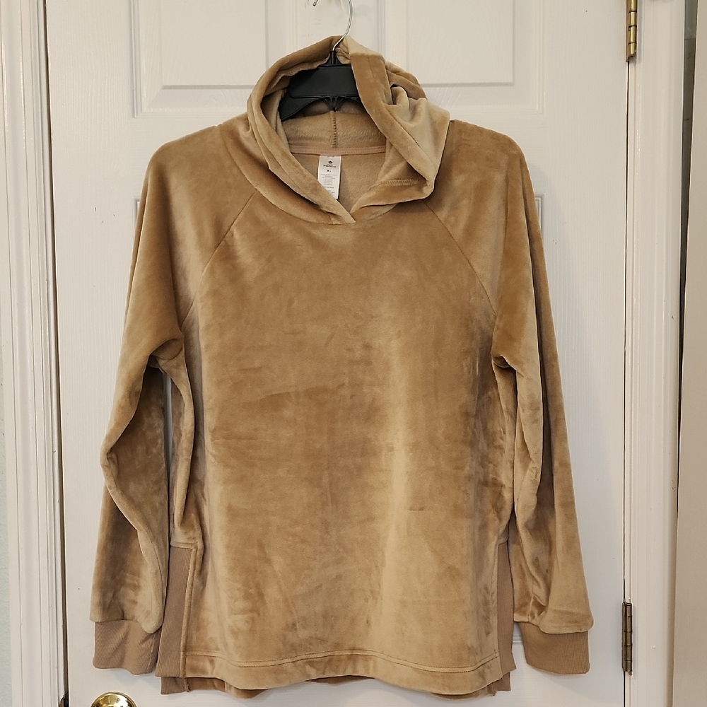 Women's Plush Tan Teddy Hooded Jacket.
